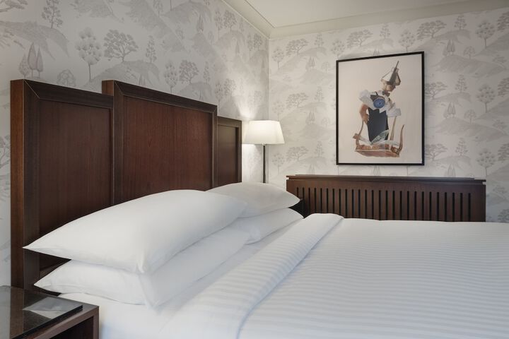 Room 15 of 105