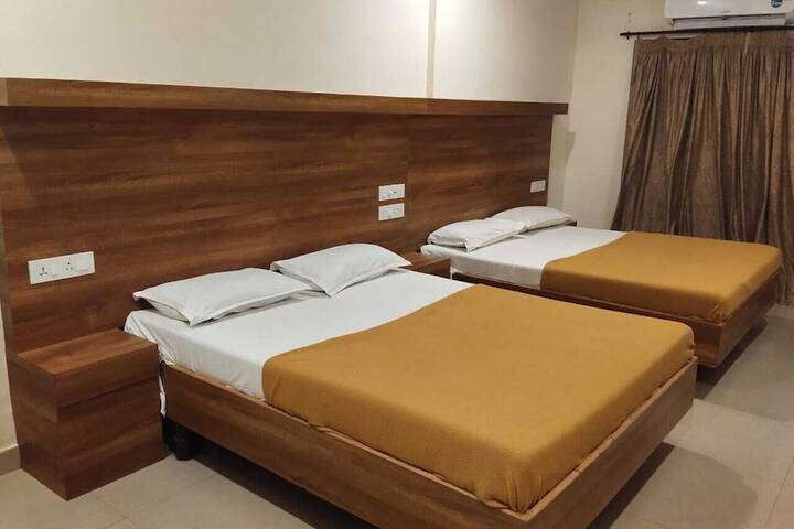 Room 10 of 13