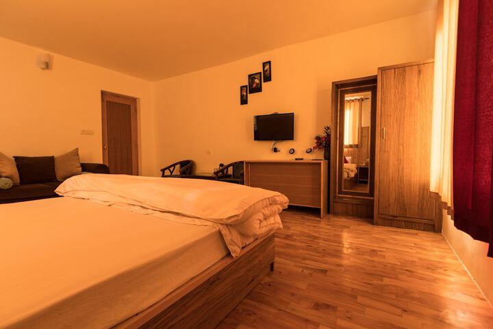 Room 12 of 43