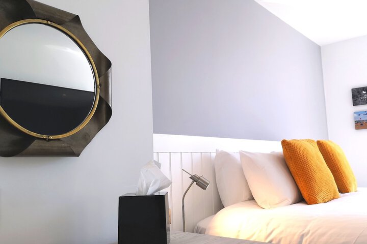Room 8 of 25