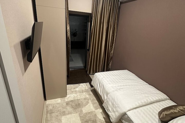 Room 13 of 23