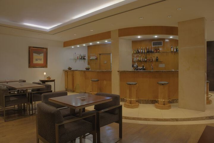 Lounge 38 of 47