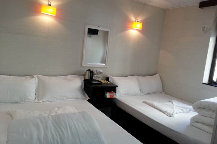 Room 3 of 78