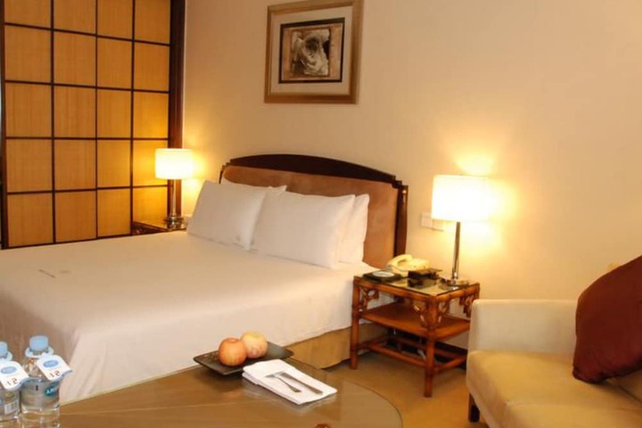 Room 8 of 26