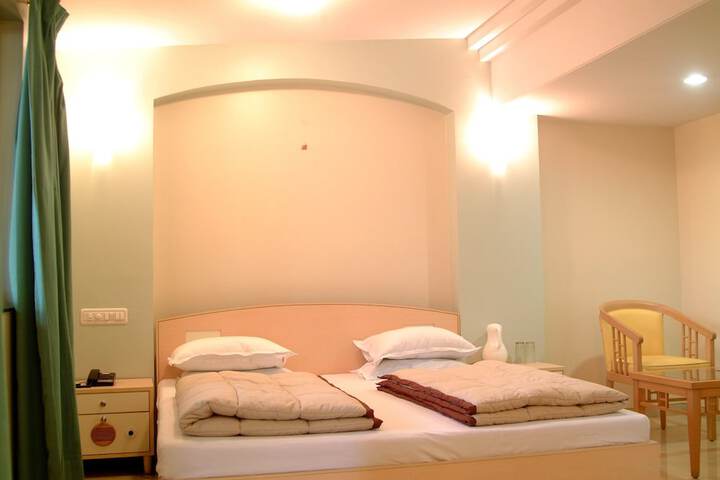Room 10 of 42