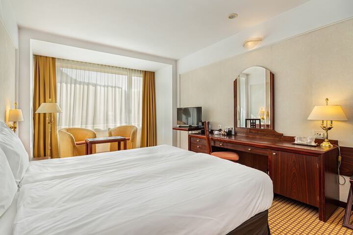 Room 33 of 91