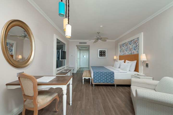 Room 8 of 226
