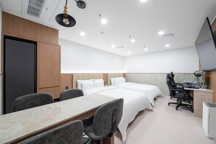 Room 63 of 109