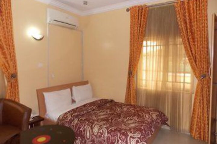 Room 8 of 19