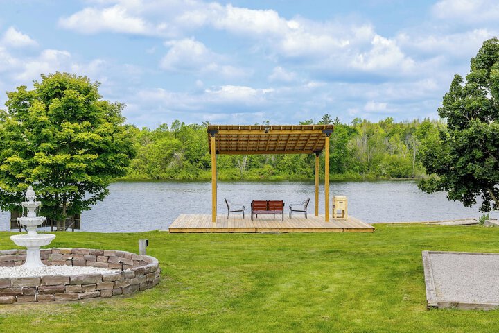 Hotel Exterior 56 of 66