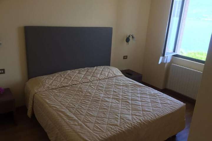 Room 12 of 24
