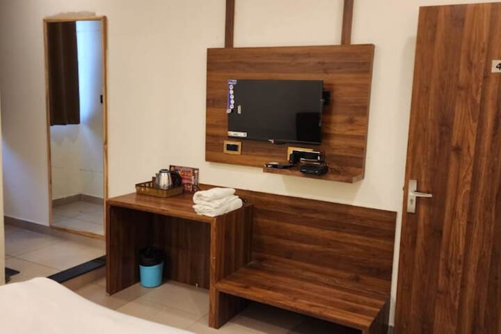 Room 7 of 12