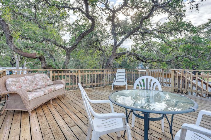 Cozy Couples Cottage w / View Near Canyon Lake!