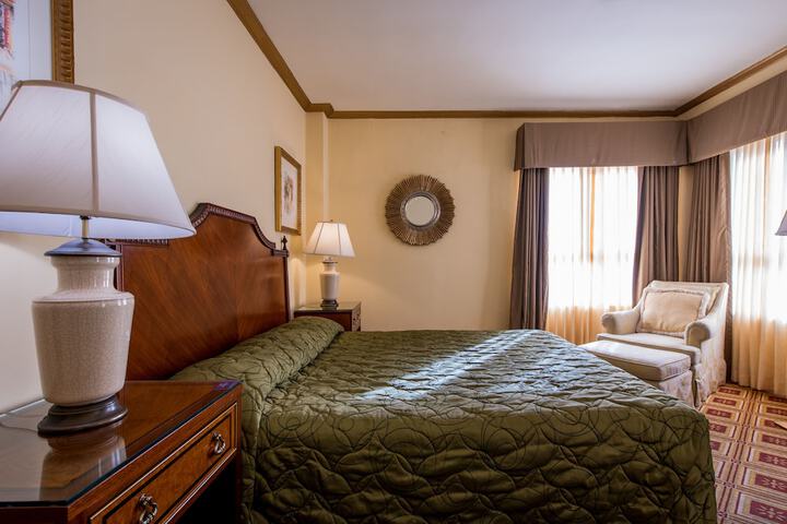 1 King Bed (33 of 33)