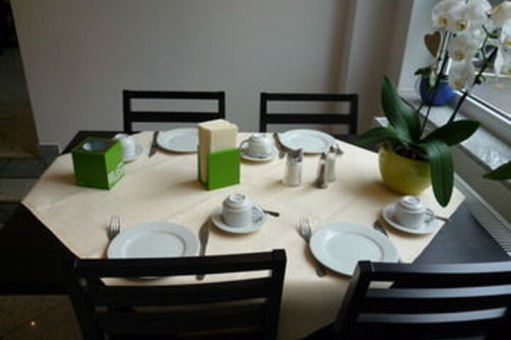 Dining 10 of 32