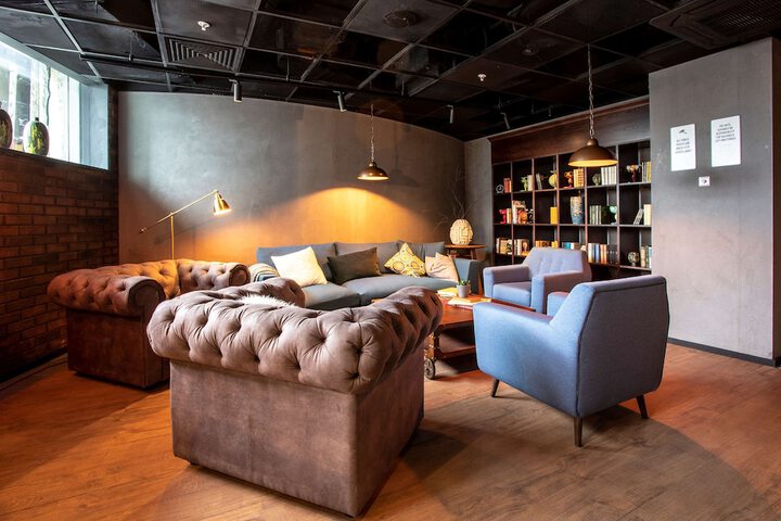 Lounge 37 of 63