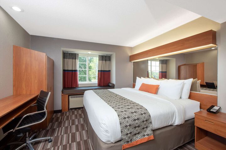 1 Queen Bed (12 of 23)
