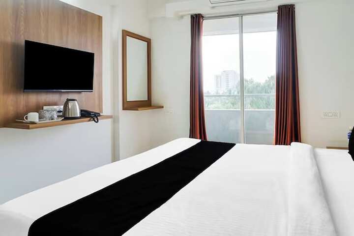 Room 12 of 28