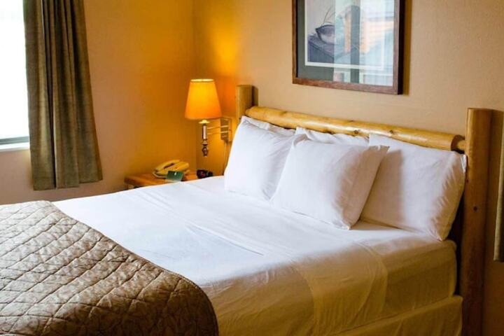 1 King Bed (1 of 8)