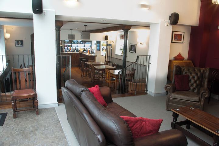 Lounge 42 of 45