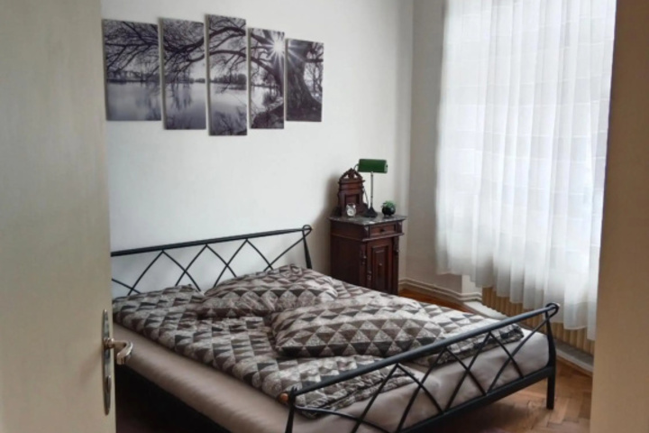 Room 5 of 16