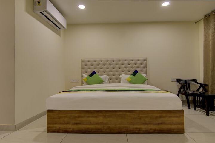 Room 8 of 38