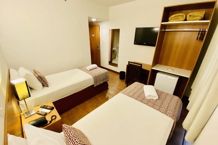 Room 6 of 45