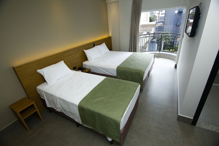 Room 4 of 32