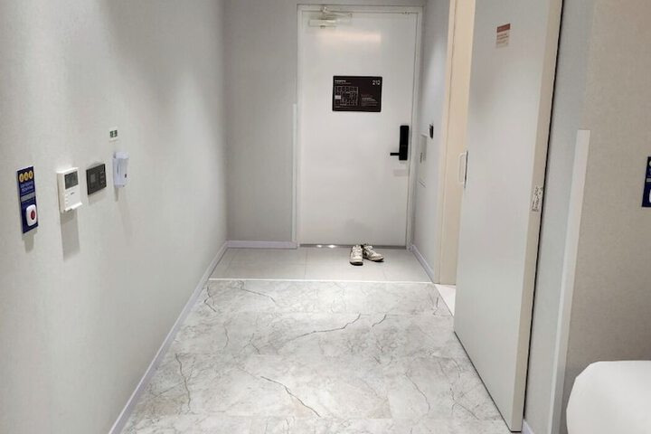 Room 46 of 71