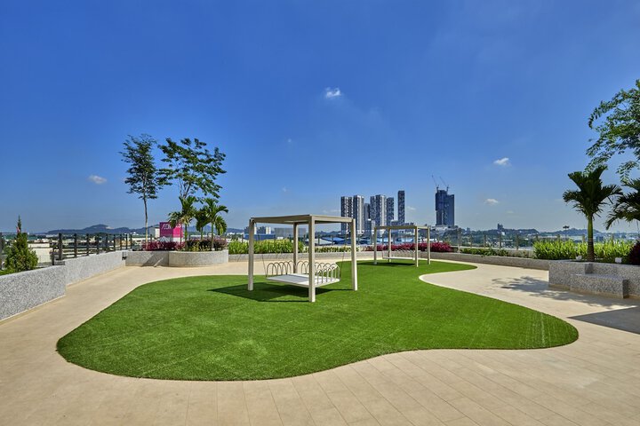 Sundeck 46 of 52