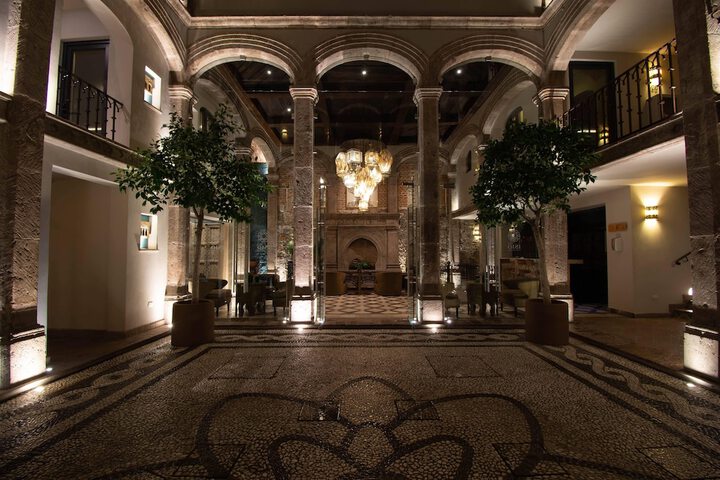 Entrance & Lobby