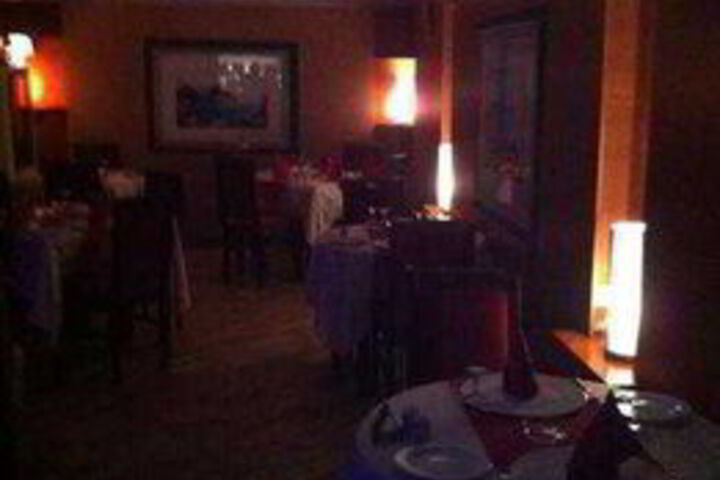 Dining 8 of 19