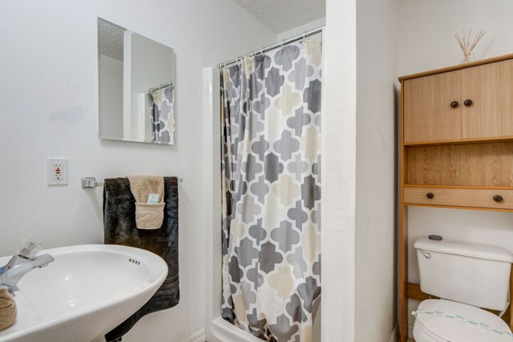 Room 12 of 21