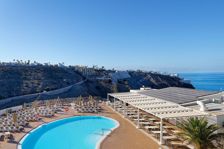 Hotel with Pool