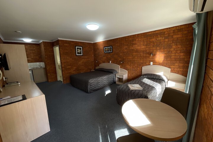 Room 6 of 33
