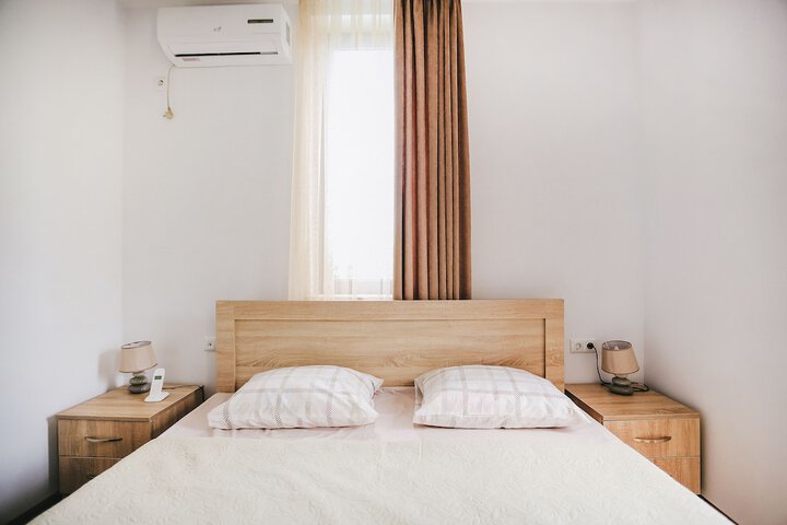 Room 11 of 35
