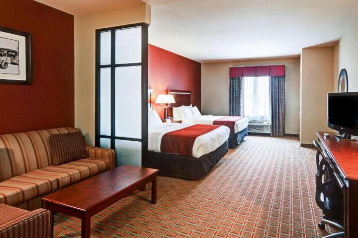 1 King Bed Suite (13 of 20)