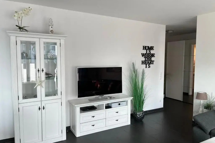 Room 6 of 16