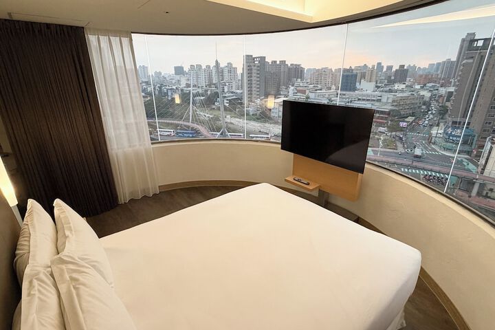 Room 13 of 42