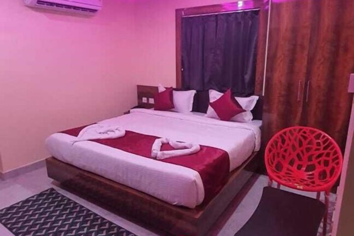 Room 6 of 13