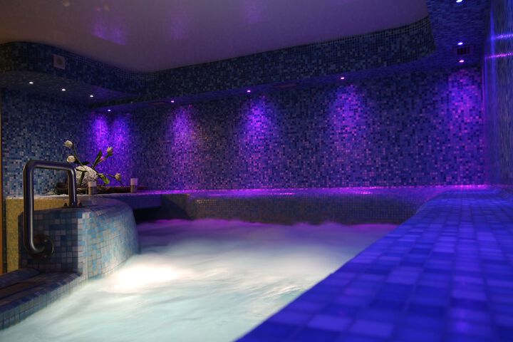 Spa 40 of 61