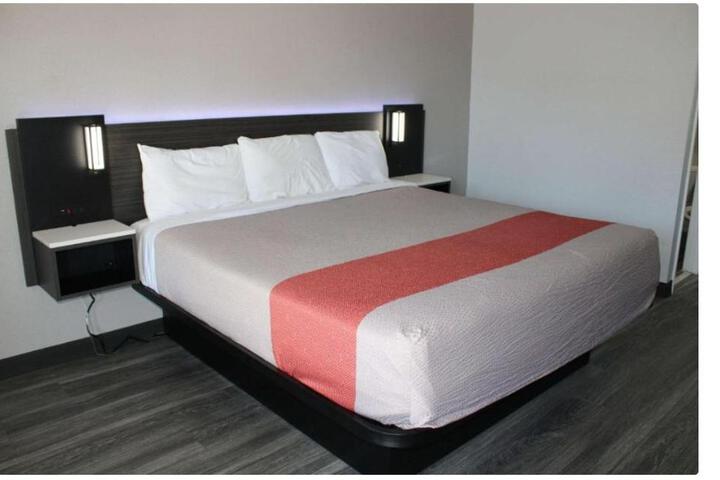 1 King Bed (1 of 6)