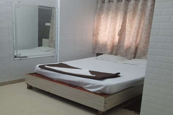 Room 17 of 60