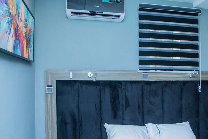 Room 12 of 63