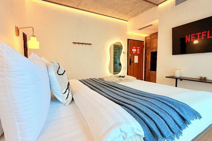 Room 102 of 175