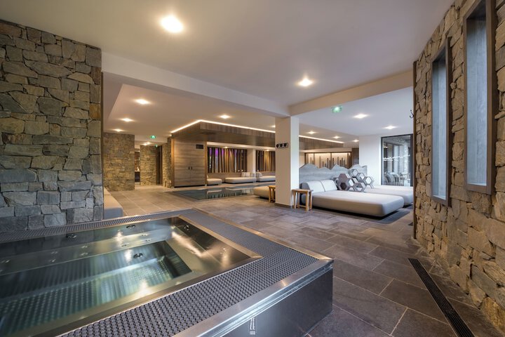 Pool 44 of 112