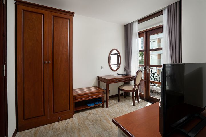 Room 51 of 189