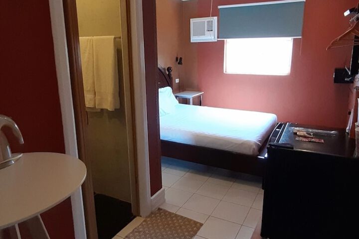 Room 8 of 16