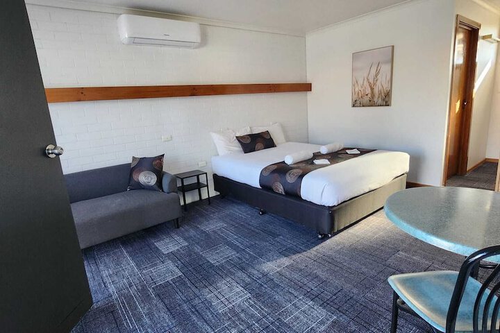 Room 16 of 34
