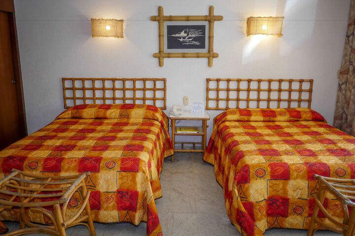Room 5 of 33